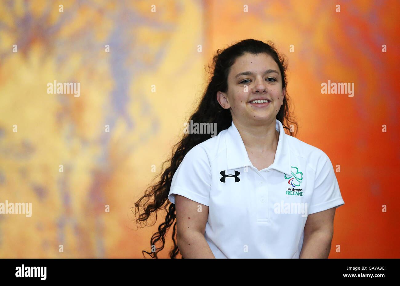 Schwimmer und jüngste Team Nicole Turner bei der irischen Paralympic Team Ankündigung für die Paralympischen Spiele 2016 Rio in City Hall in Dublin. Stockfoto