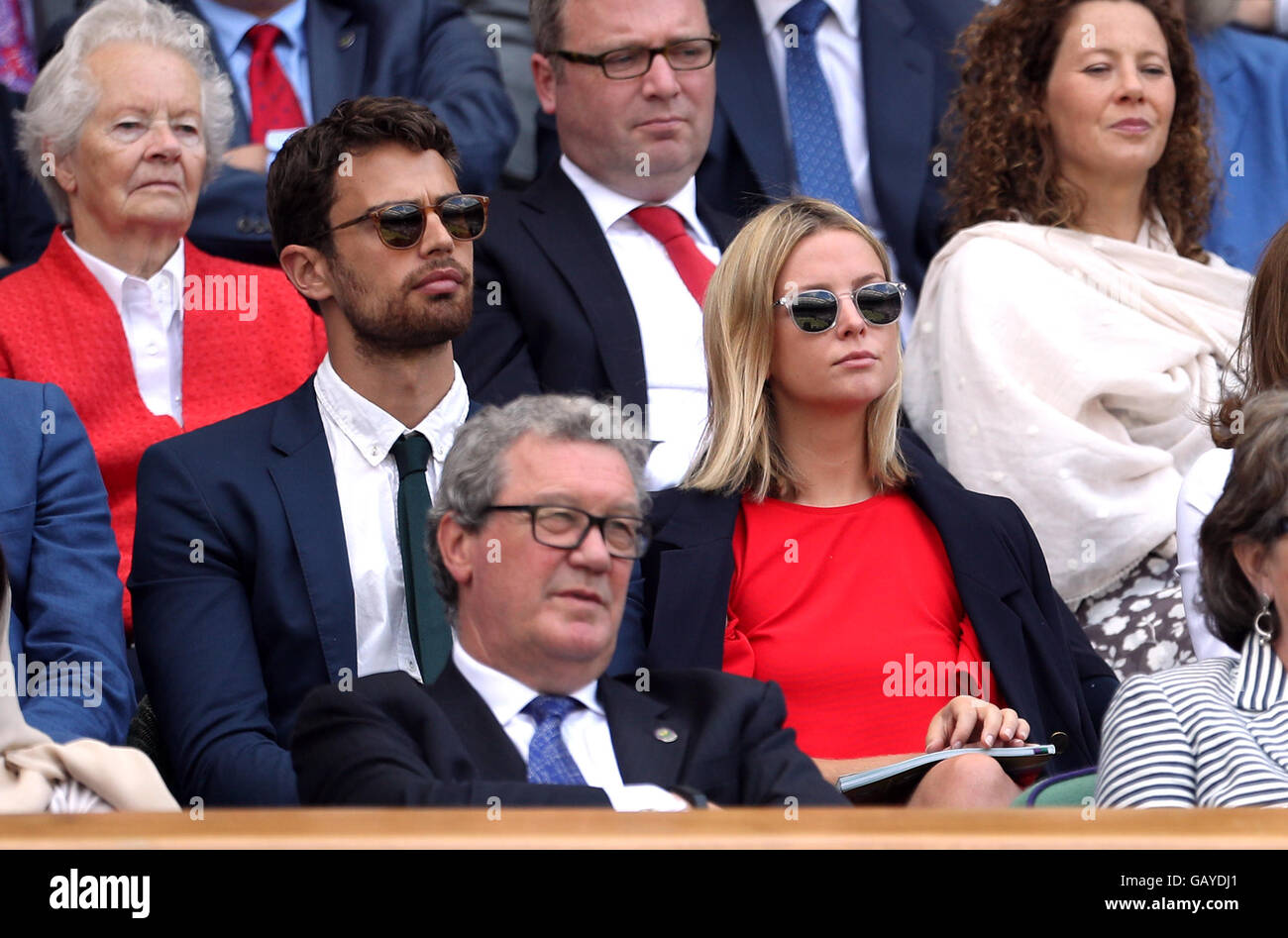 Ruth Kearney Et Theo James Rupture Theo james ruth kearney in -Fotos und -Bildmaterial in hoher Auflösung –  Alamy