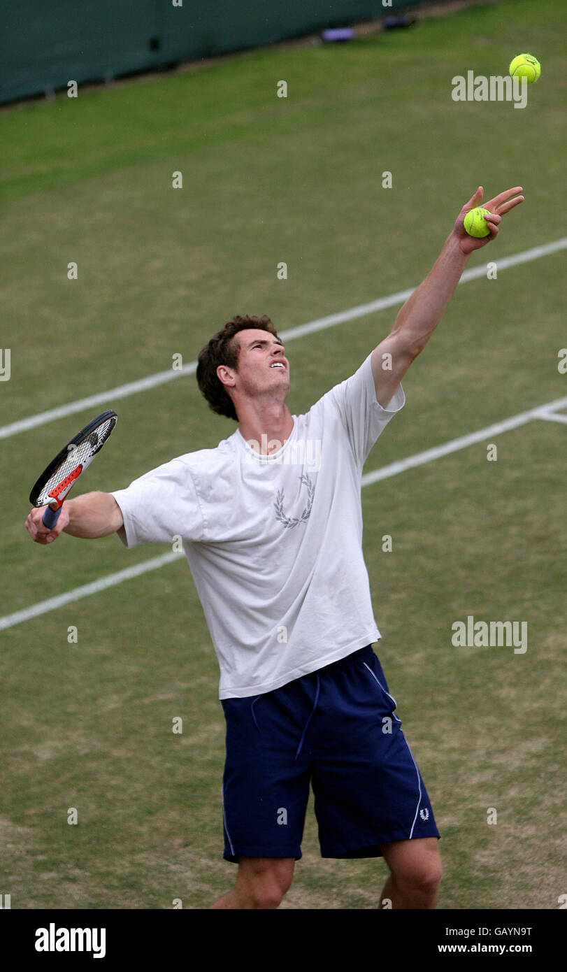 Tennis - Wimbledon Championships 2008 - Tag Neun - The All England Club. Der britische Andy Muray während einer Trainingseinheit Stockfoto