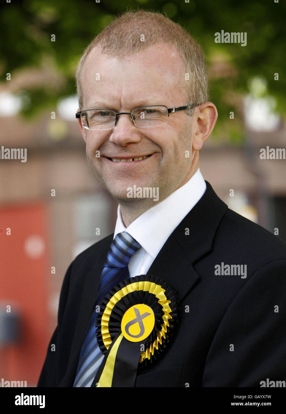 SNP-Nachwahlkandidat John Mason im Wahlkampf in Shettleston. Stockfoto