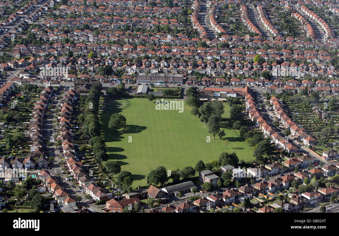 Luftaufnahme von Häusern und Parklandschaften im Stevens Park, Bexleyheath, SE London. Stockfoto