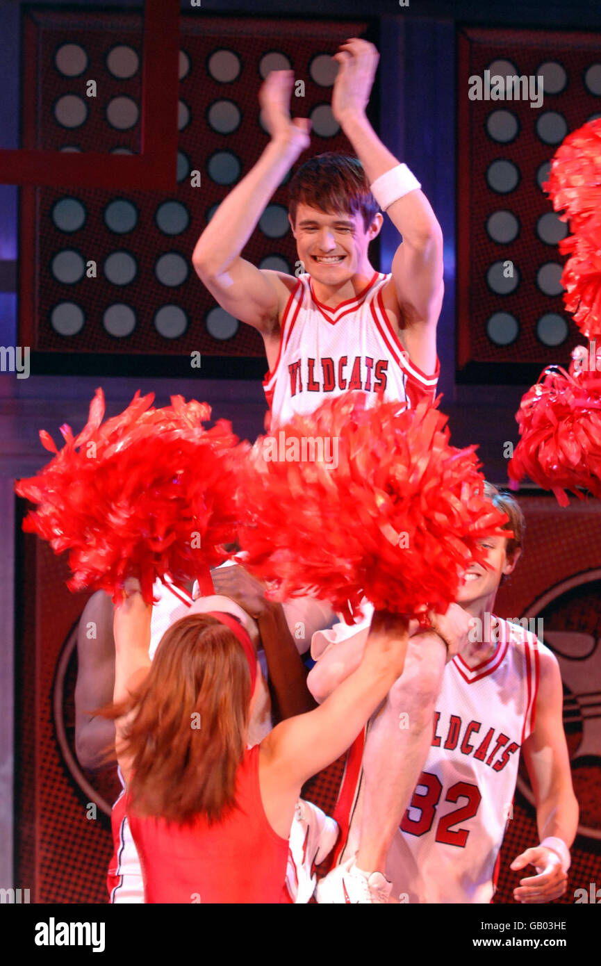 Mark Evans als Troy Bolton während eines Fotoalles für High School Musical - Live auf der Bühne im Hammersmith Apollo im Westen Londons. Stockfoto