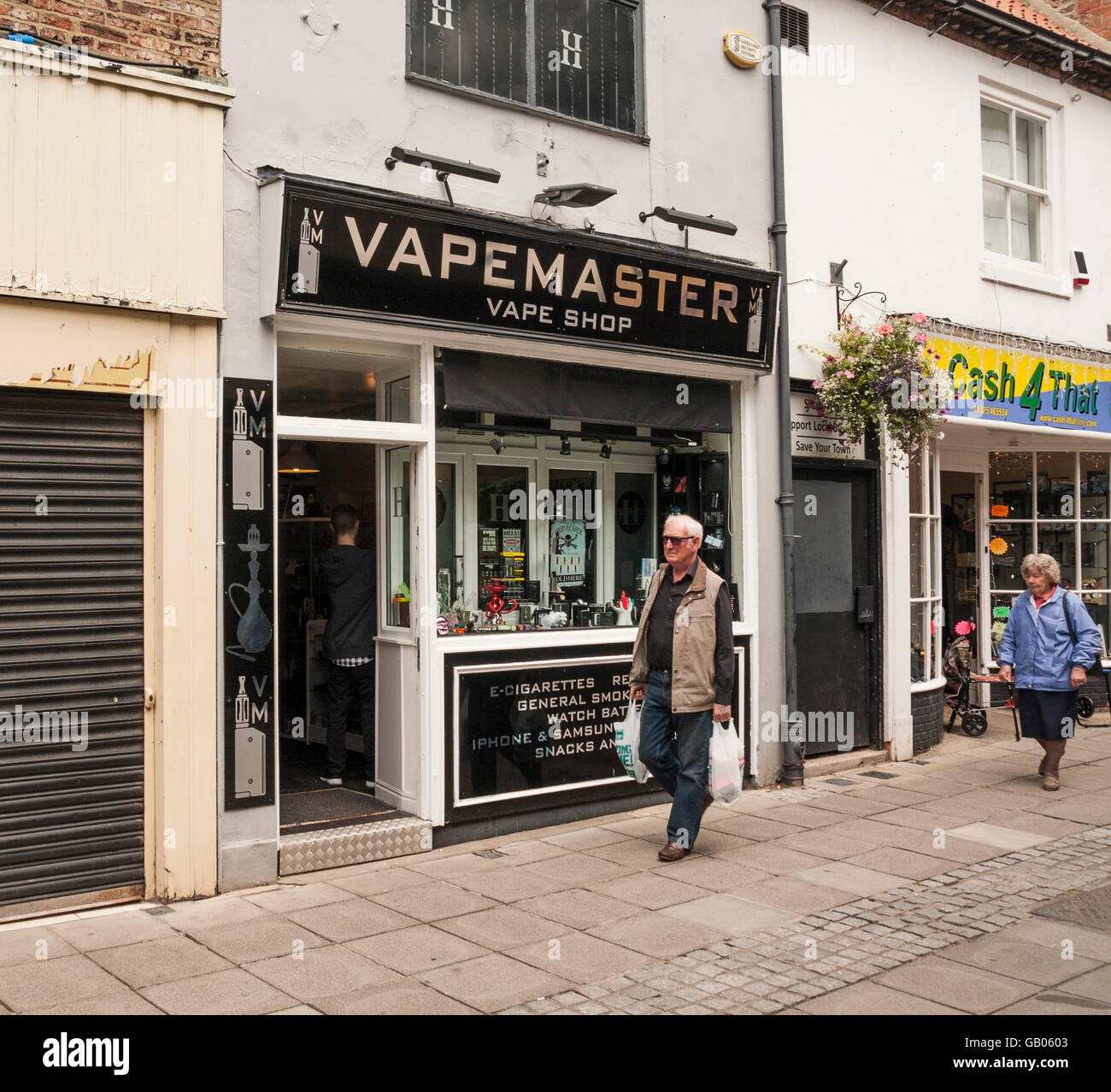 Vapemaster shop verkaufte von E-Zigaretten in Post Haus Wynd, Darlington. Stockfoto