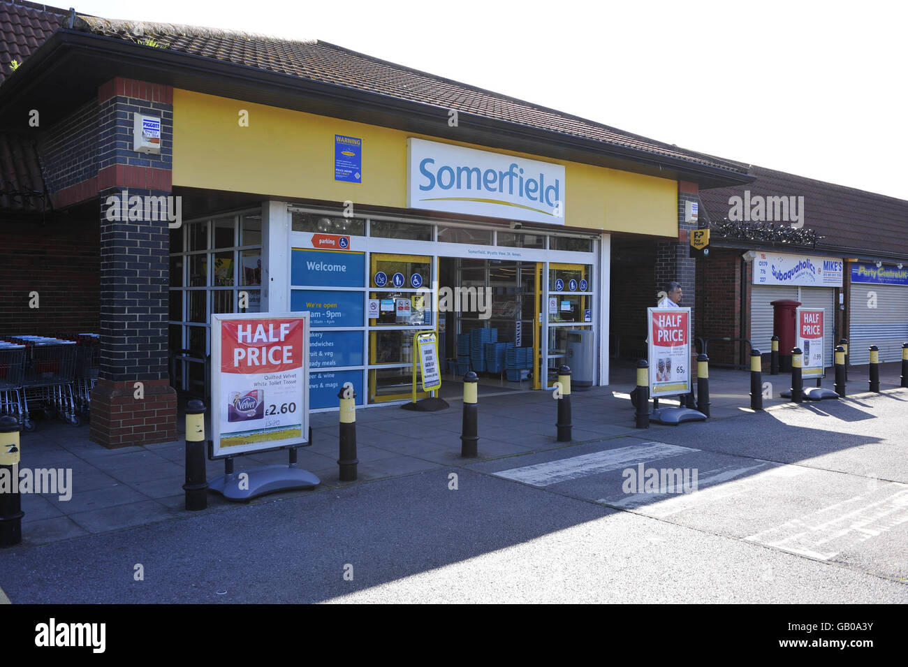 1.56 Milliarden. 1.56 Milliarden. Stockfoto