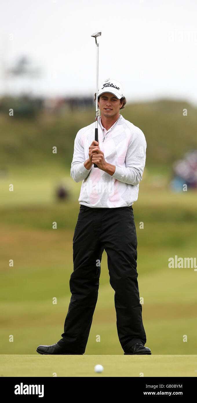 Der Australier Adam Scott reagiert nach einem verpassten Putt während der zweiten Runde der Open Championship im Royal Birkdale Golf Club, Southport. Stockfoto