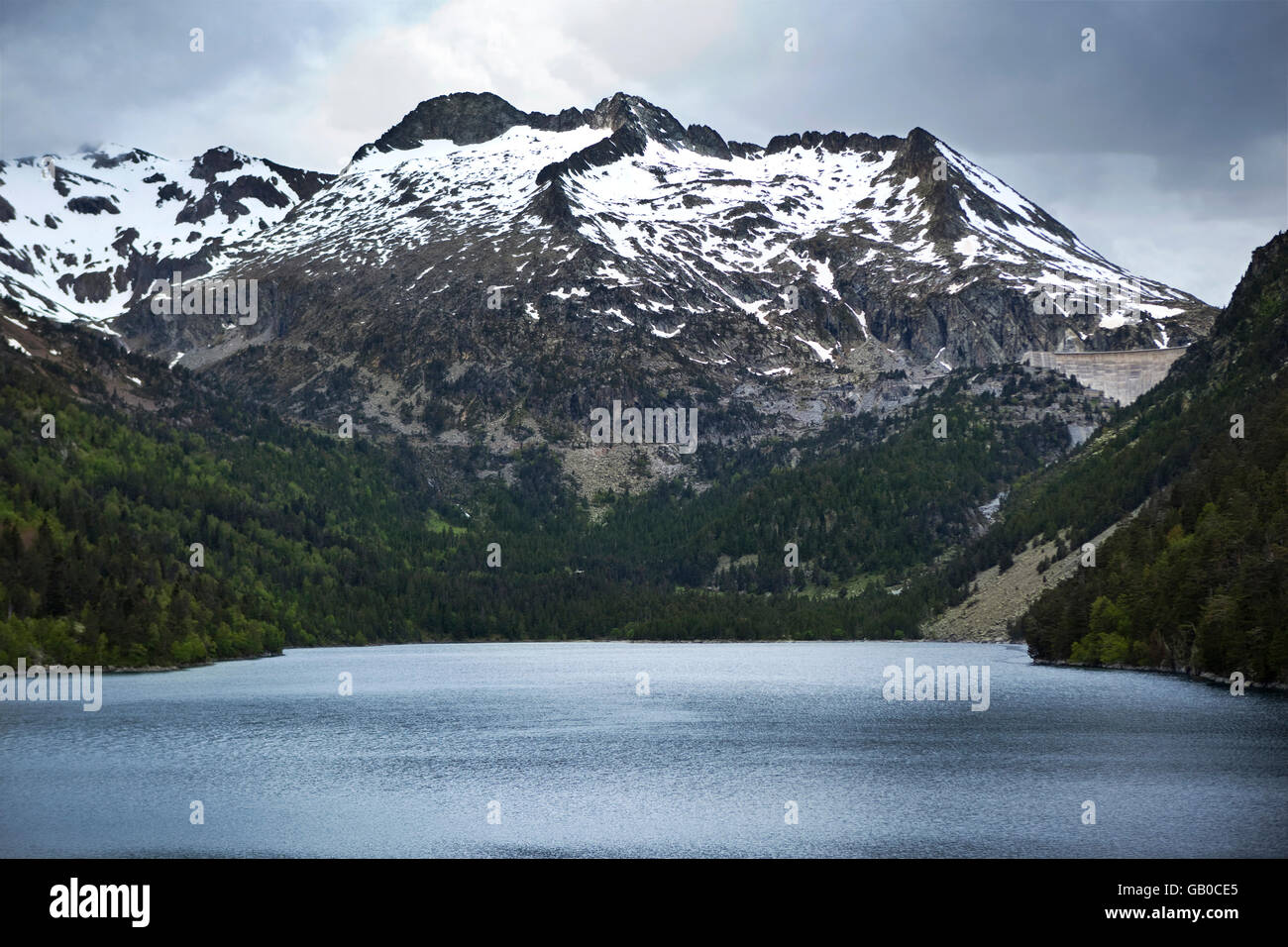 Landschaft der Pyrenäen und See in Frankreich Stockfoto