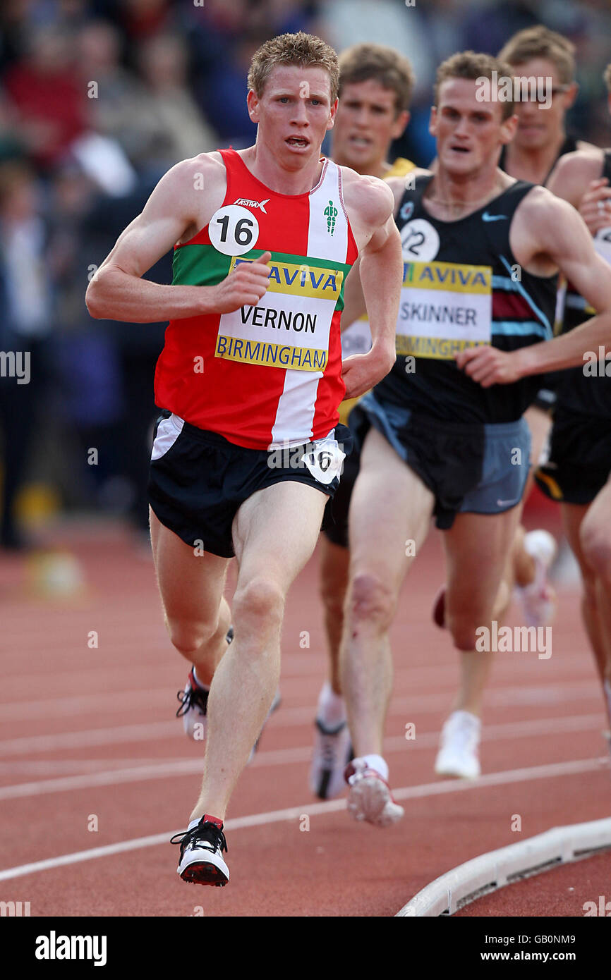 Aldershot, Farnham und Andy Vernon des Bezirks beim 5000-m-Finale der Männer während der Aviva National Championships, Alexander Stadium, Birmingham Stockfoto