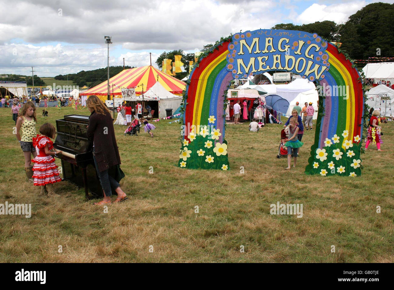 Camp Beestival - Dorset. Nachtschwärmer im Camp Beestival 2008 in Dorset. Stockfoto