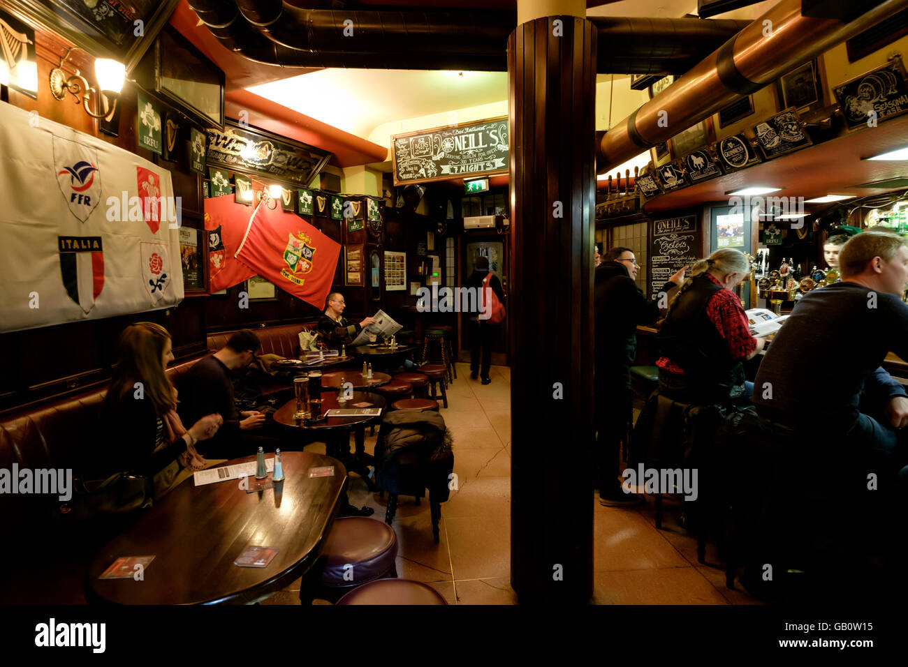 O'Neills Pub Interieur in Dublin, Republik Irland, Europa Stockfoto