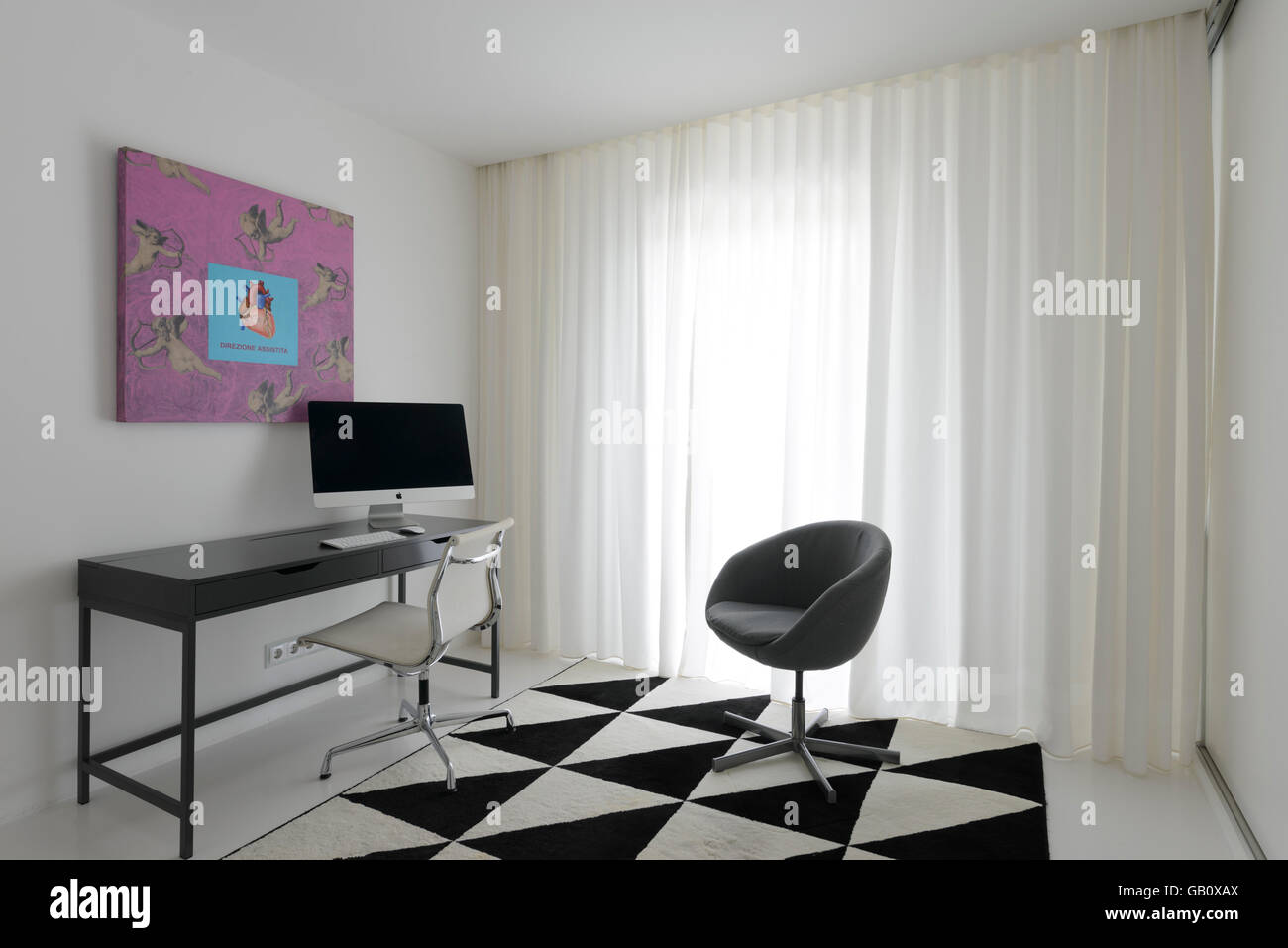 Home Office Mit Einem Apple Imac Computer Stockfoto Bild