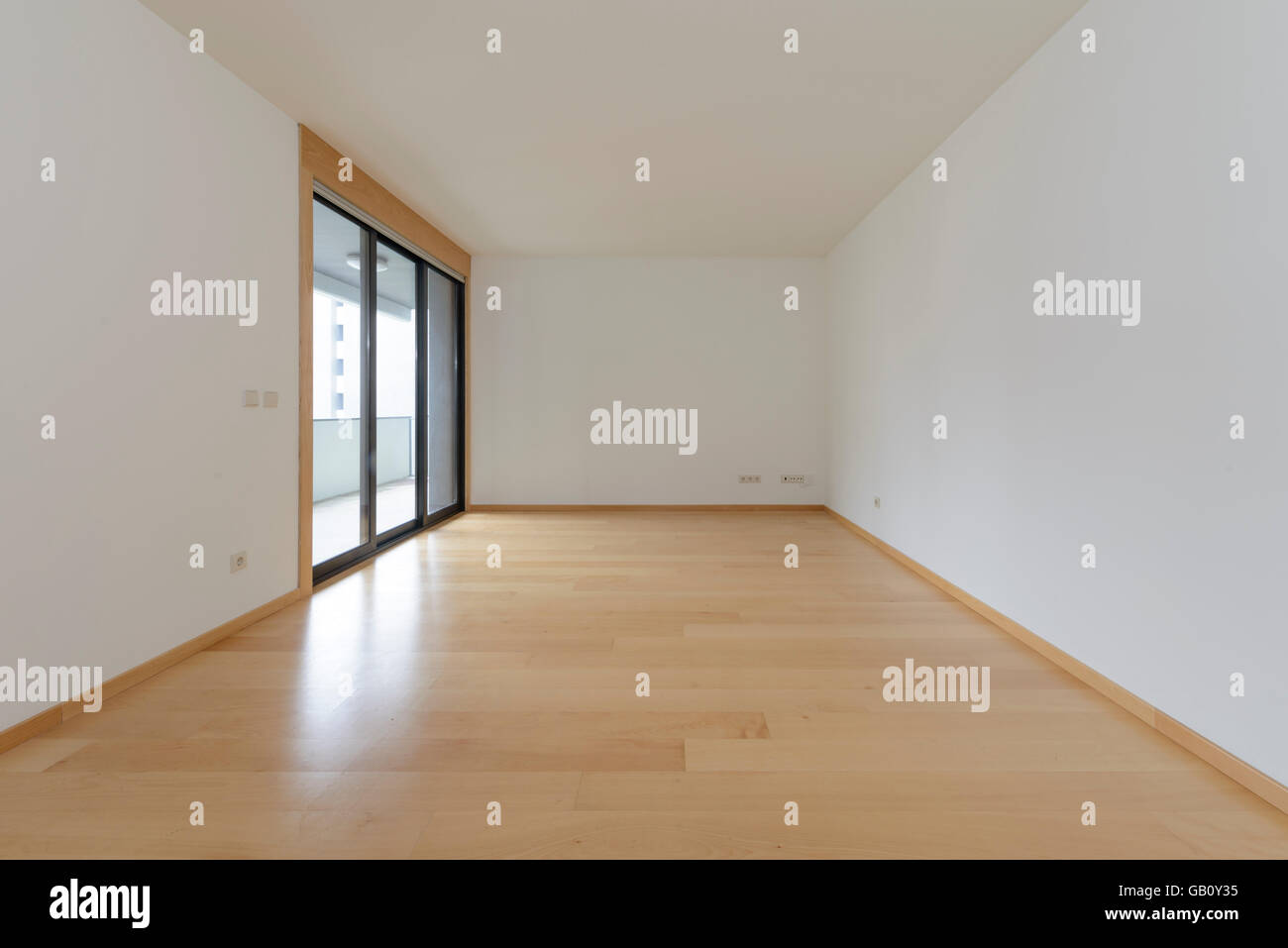 Leeren Raum mit großen Fenster Stockfoto