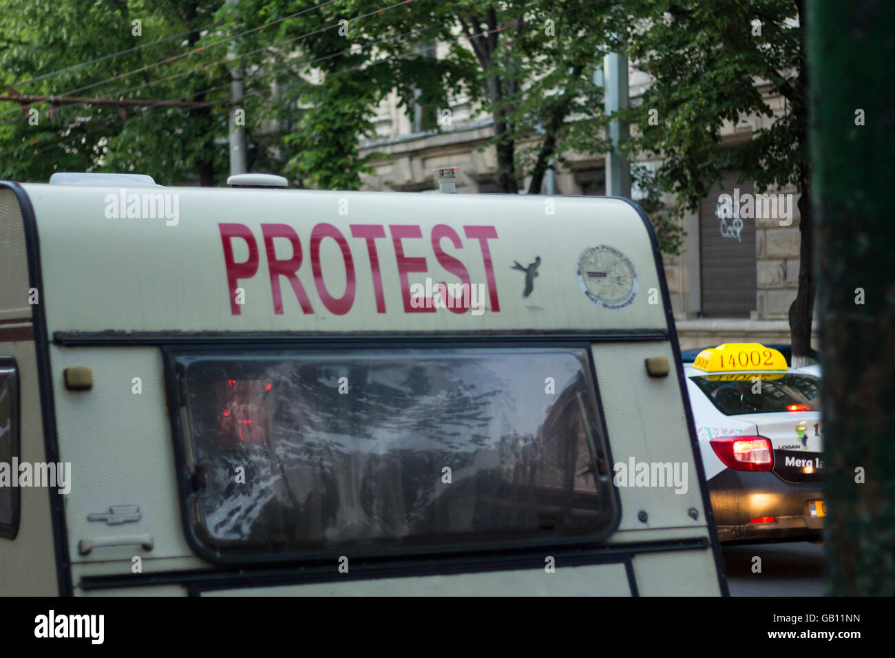 Chisinau, Republik Moldau - 21. Mai 2016: Demonstrant Wohnwagen in der Nähe der Regierungsgebäude in Chisinau, Moldawien Stockfoto