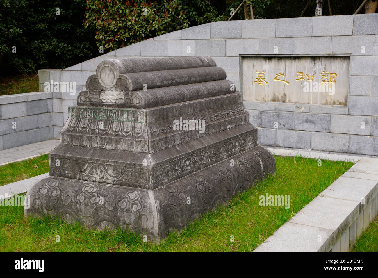Grab des Admirals Zheng He an seiner Grabstätte in Niushou Berg Cultural Park in der Nähe von Nanjing. Stockfoto