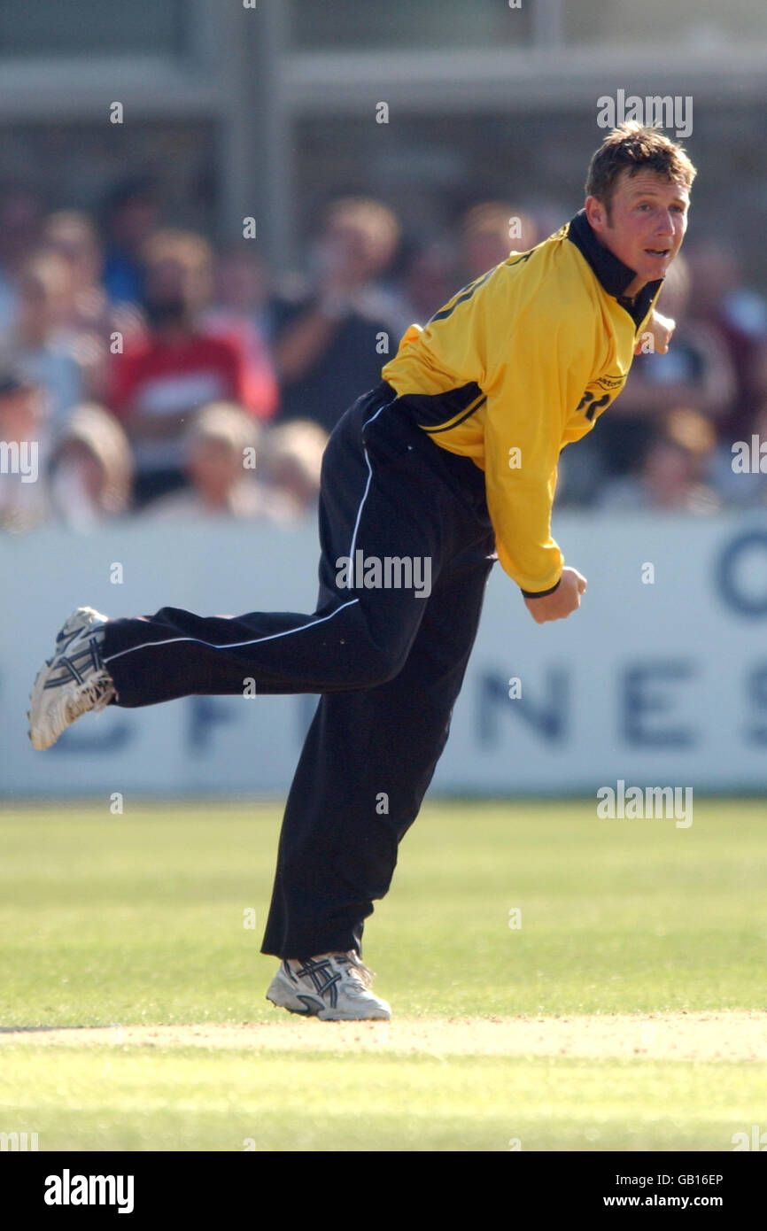 Cricket - Twenty20 Cup - Gloucestershire / Glamorgan. Robert Croft, Glamorgan Stockfoto