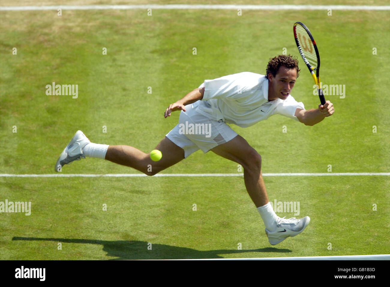 Tennis - Wimbledon 2003 - Herren 2. Runde - Tim Henman V Michael Llodra Stockfoto