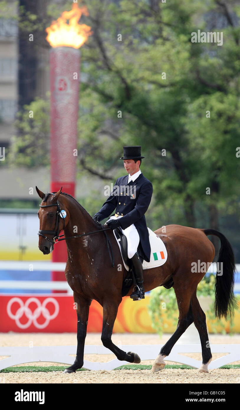 Der irische Geoffrey Curran auf Kilkishen führt seine Dressurprüfung am ersten Tag der Olympischen Spiele in Peking im Shatin Equestrian Center, Hongkong, durch. Stockfoto