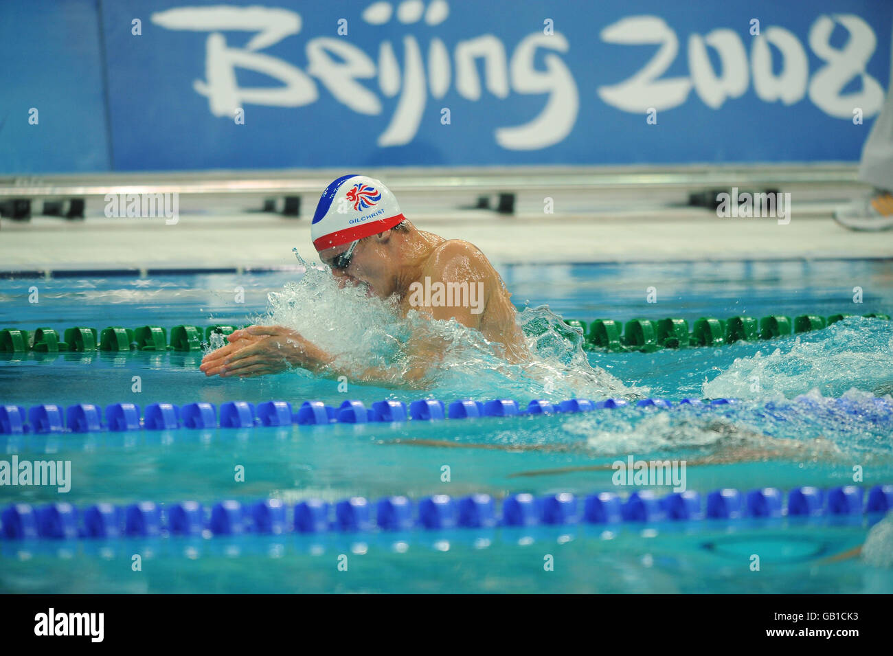 Großbritanniens Krisopher Gilchrist in Aktion in seiner Hitze der Männer 100m Breaststroke im National Aquatic Center in Peking, China. Stockfoto