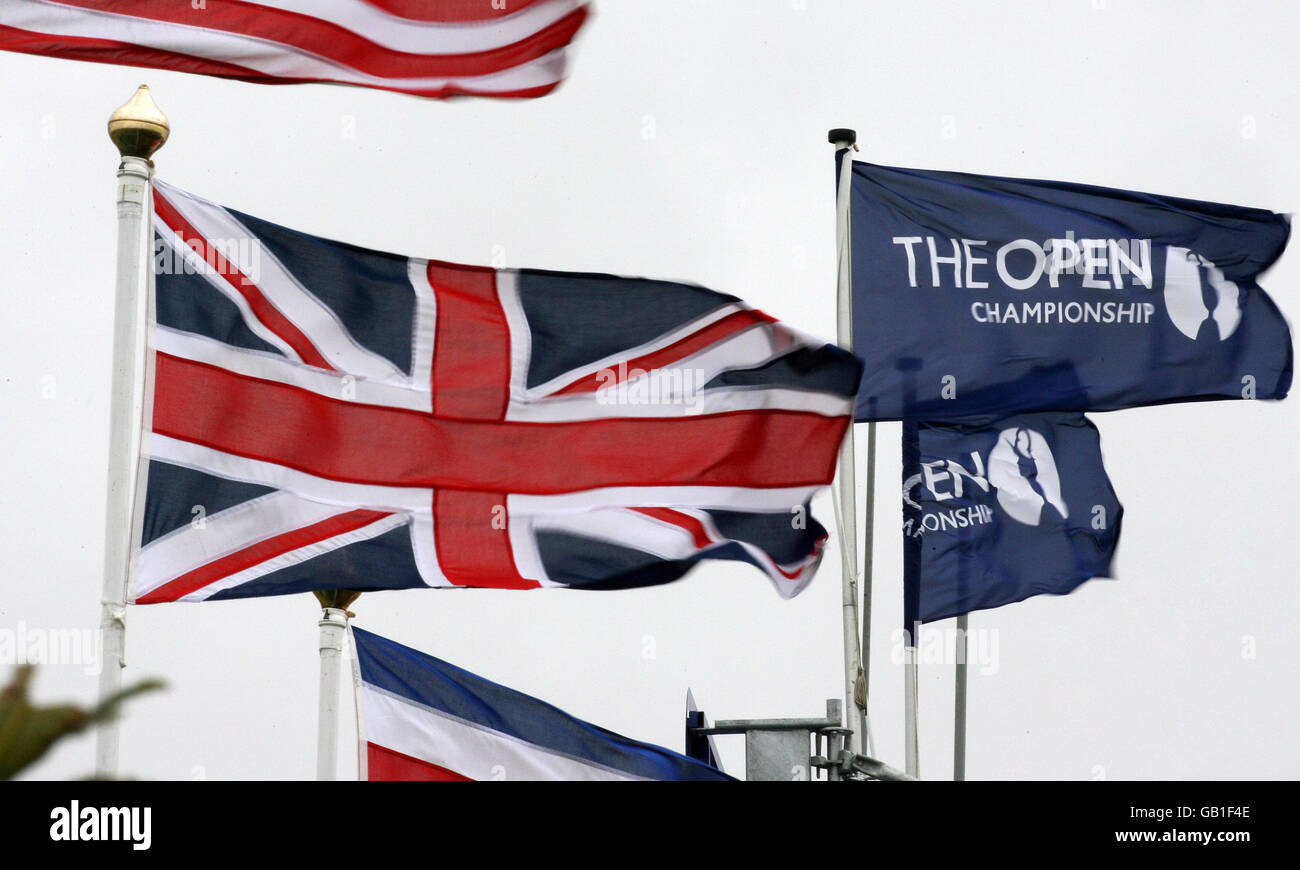 Golf - Open 2008 Championship - Tag Drei - Royal Birkdale Golf Club. Flaggen fliegen im Wind während der dritten Runde der Open Championship im Royal Birkdale Golf Club, Southport. Stockfoto