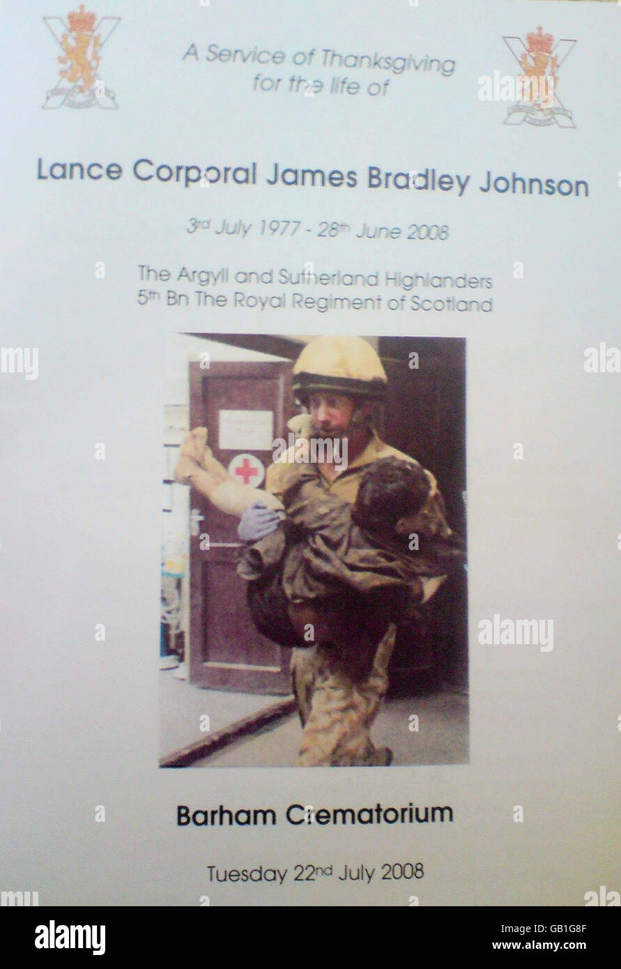 Das Flugblatt des Order of Service für die Beerdigung von Lance Corporal James 'Jimmy' Johnson vom 5. Bataillon des Royal Regiment in Barham Crematorium in der Nähe von Canterbury, Kent. Stockfoto
