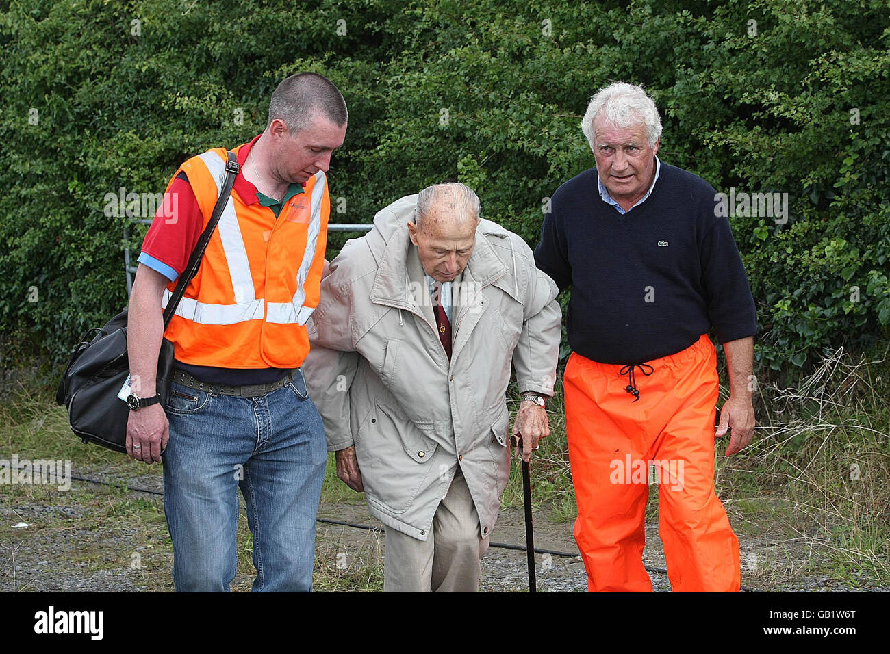 Ein Personenzug entgleiste nach sintflutartigen Regengüssen und löste einen Erdrutsch aus, eine Viertelmeile südlich von Portarlington Station, in Co Laois. Stockfoto