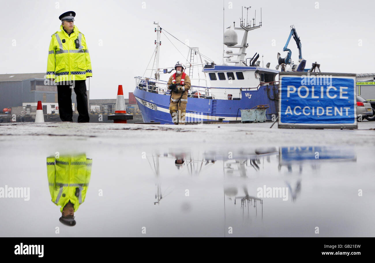 Die Szene nach einem tödlichen Brand auf dem Fischerboot Vision 2 im Hafen von Fraserburgh, Aberdeenshire. Stockfoto