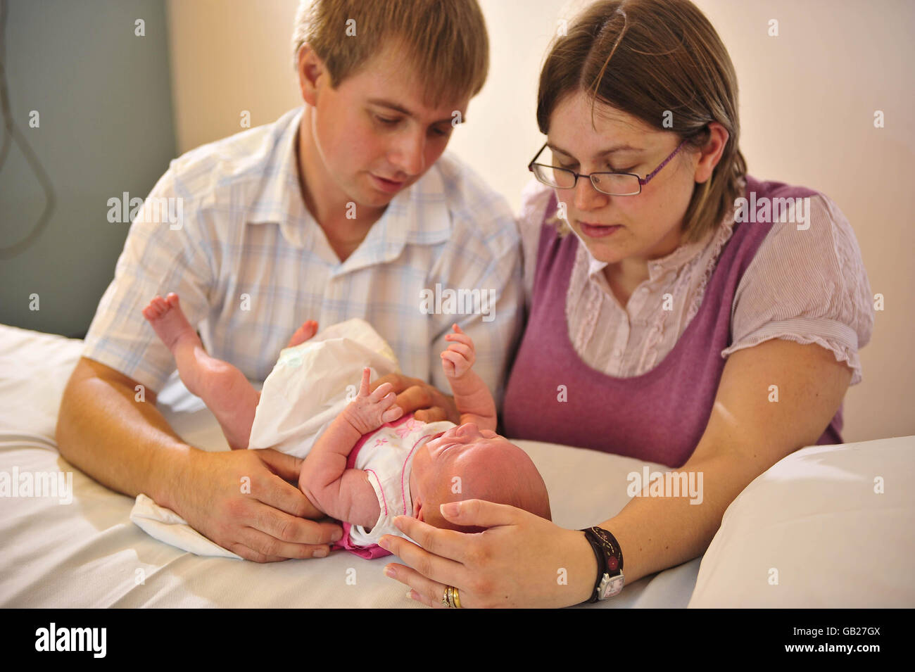 Erste IVF-Baby geboren mit neuen Embryo-Technik Stockfoto