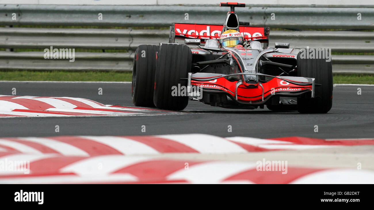 Lewis Hamilton während des 2. Trainings am Hungaroring, Budapest, Ungarn. Stockfoto