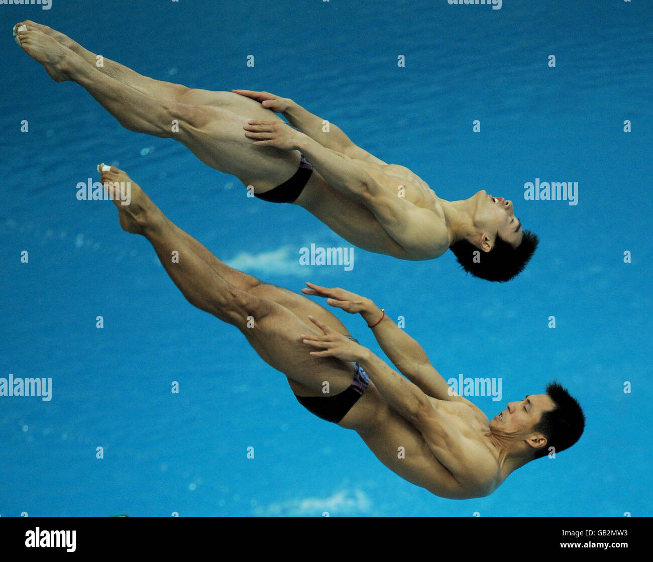NUR EMPICS nur EMPICS NUR die chinesischen Feng Wang und Kai Qin absolvieren im Men's Synchronized 3 Meter Springboard Diving im National Aquatics Center in Peking. DRÜCKEN SIE VERBANDSFOTO. Bilddatum: Mittwoch, 13. August 2008. Siehe PA Story. Bildnachweis sollte lauten: EMPICS Sport Stockfoto