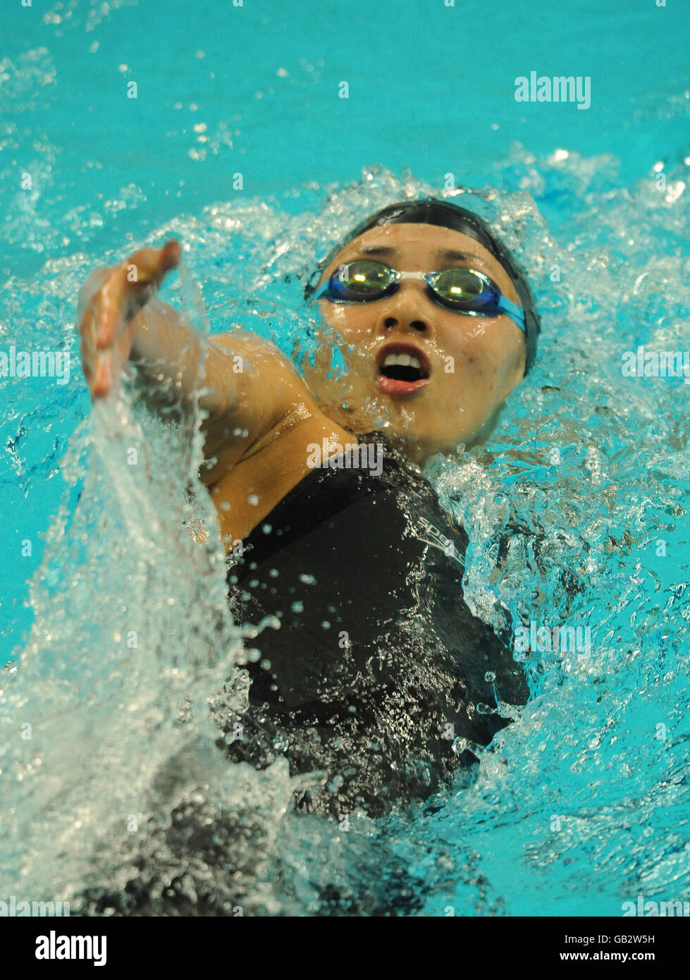 Die japanische Hanae Ito in Aktion die 200m Rückenschwimmen für Frauen Im Nationalen Aquatischen Zentrum von Peking Stockfoto