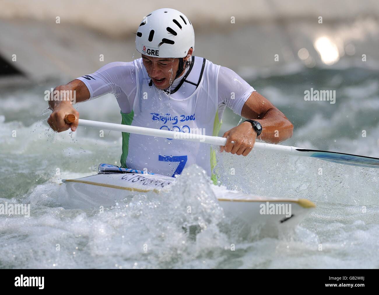 Griechenlands Christos Tsakmakis tritt im Kanu-Einzel (C1) Männer Halbfinale im Shunyi Ruder-Kanusport-Park in Peking während der Olympischen Spiele 2008 Peking. Stockfoto