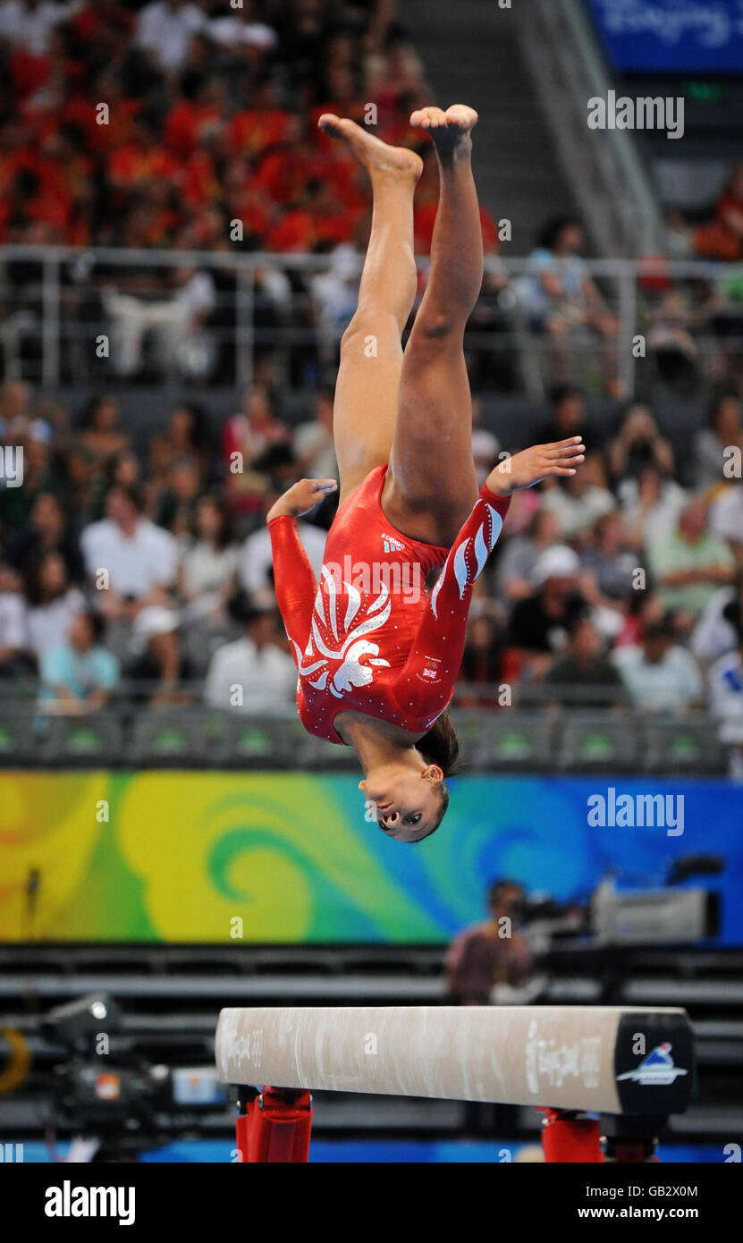 Die britische Becky Downie in Aktion beim Women's Individual All Round Final im National Indoor Stadium während der Olympischen Spiele 2008 in Peking, China. Stockfoto
