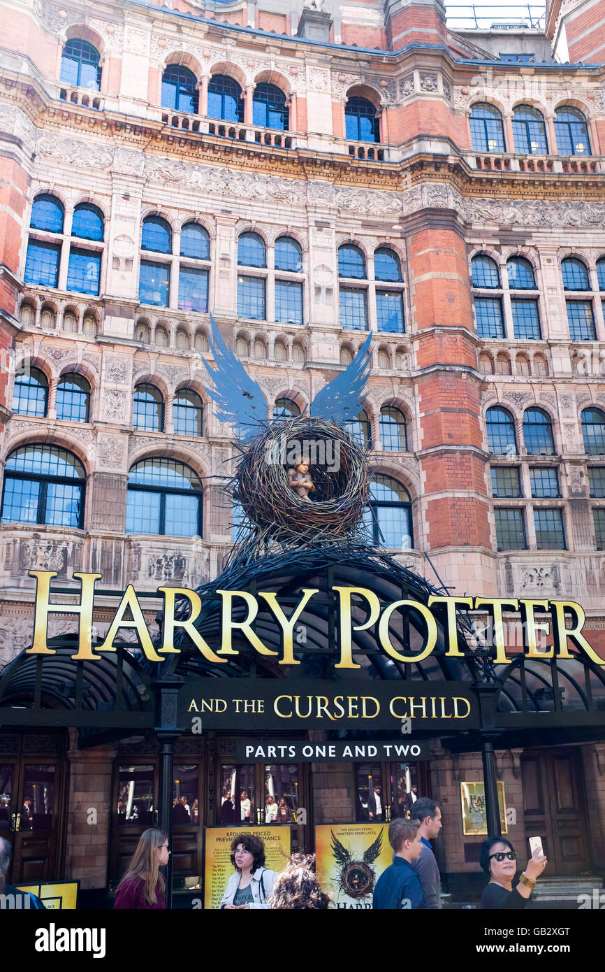 Harry Potter und das verfluchte Kind zeigen im Palace Theatre in Londons im Jahr 2016