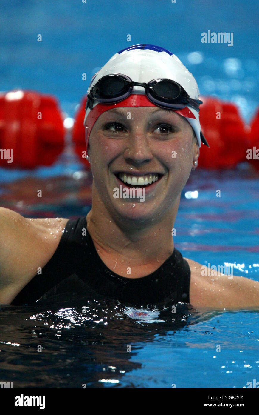 Die britische Heather Fell lächelt nach ihrer 200m-Freestyle-Hitze in der Schwimmbühne des Women's Modern Pentathlon bei den Olympischen Spielen 2008 in Peking, China. Stockfoto