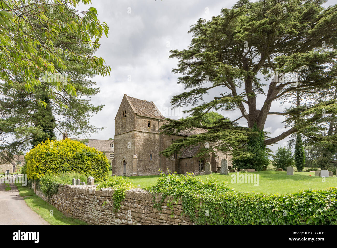 St.-Bartholomäus Kirche in Cotswold Dorf Winstone, Gloucestershire, England, Großbritannien Stockfoto