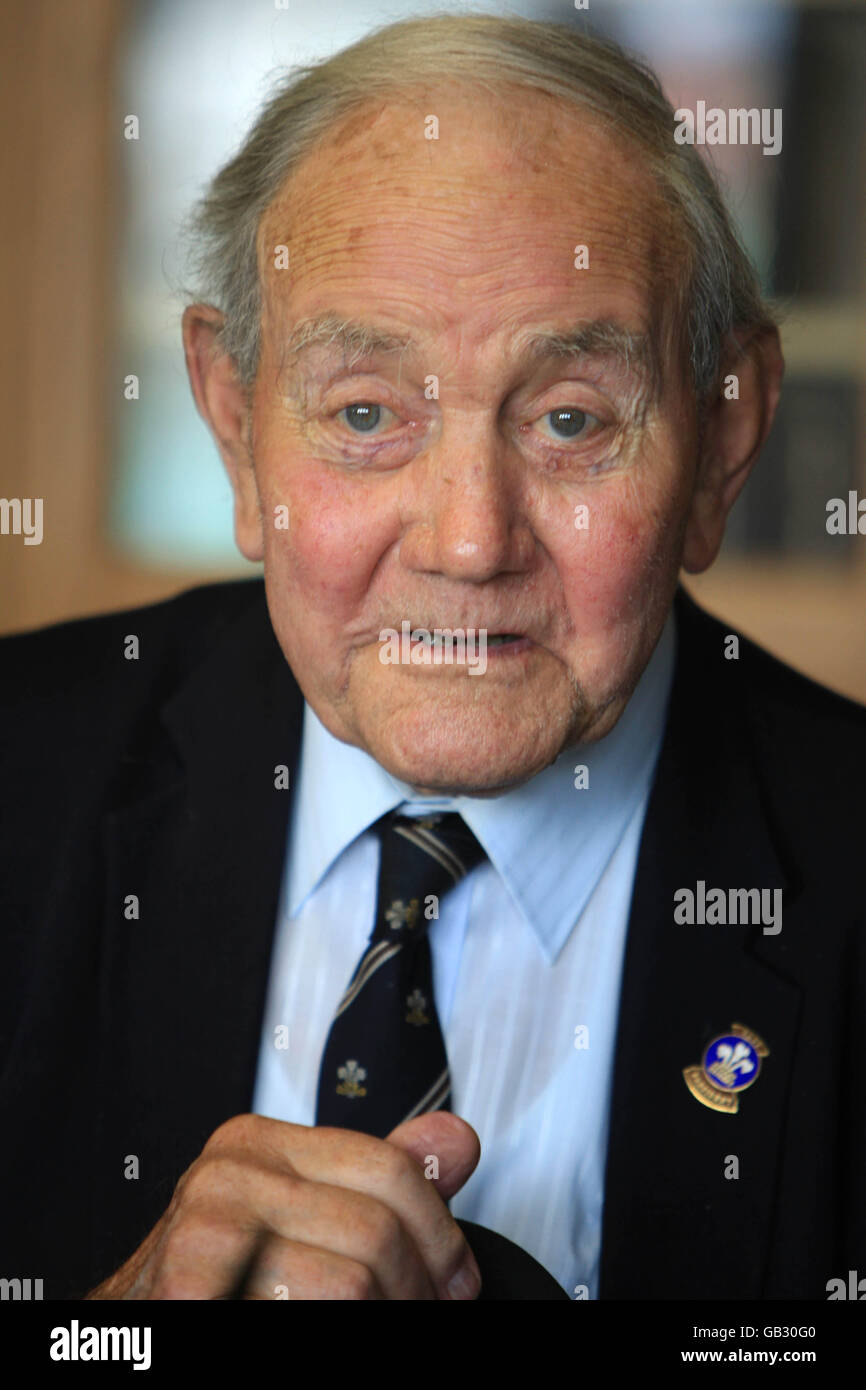 Cricket - Liverpool Victoria County Championship - Division One - Tag drei - Surrey V Sussex - The Brit Oval. Ex-Surrey und England Cricketspieler Sir Alec Bedser Stockfoto