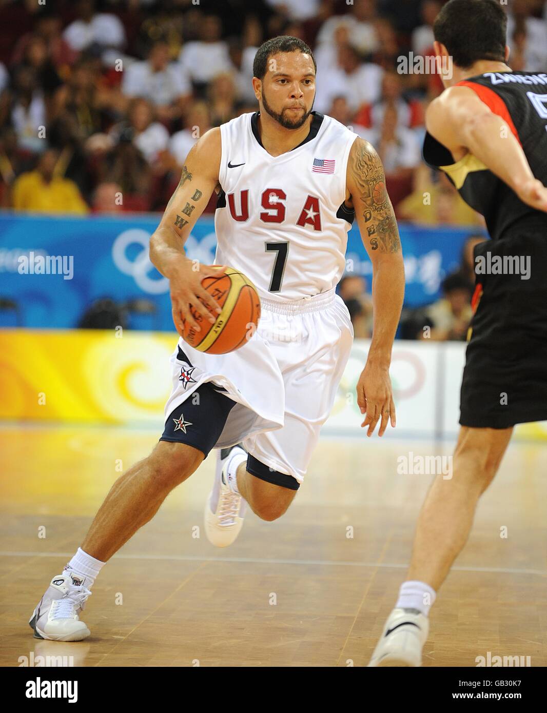 Deron Williams, der US-Amerikaner, im Kampf gegen Deutschland während des Vorrundenkampfes der Männer der Gruppe B in der Olympischen Basketball-Arena am 10. Tag der Olympischen Spiele 2008 in Peking. Stockfoto