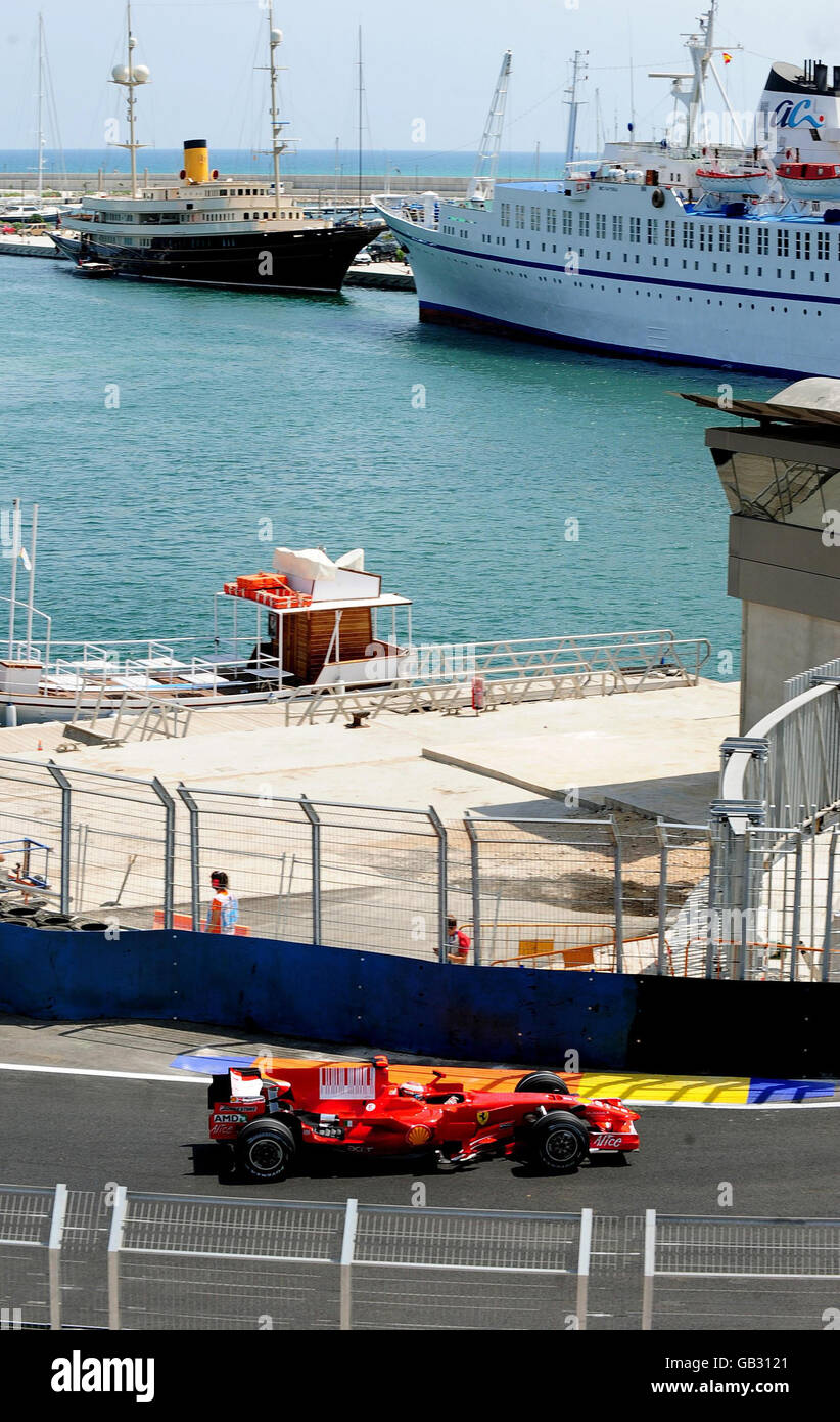 Ferrari's Kimi Räikkönen beim zweiten Training vor dem Grand Prix von Europa am Wochenende in Valencia, Spanien. Stockfoto