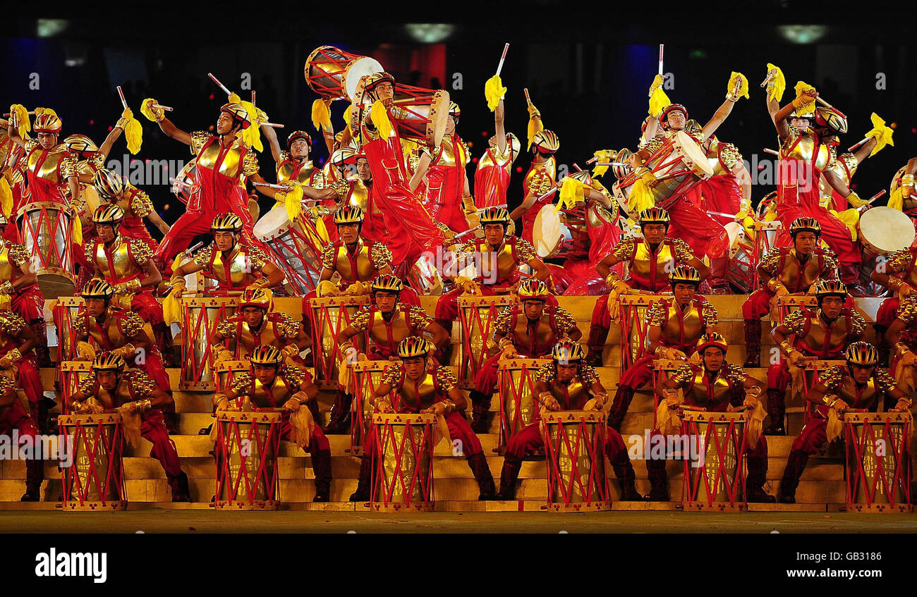 Olympische Spiele - Olympische Spiele In Peking 2008 - Abschlusszeremonie. Darsteller während der Abschlusszeremonie im Nationalstadion während der Olympischen Spiele 2008 in Peking, China. Stockfoto