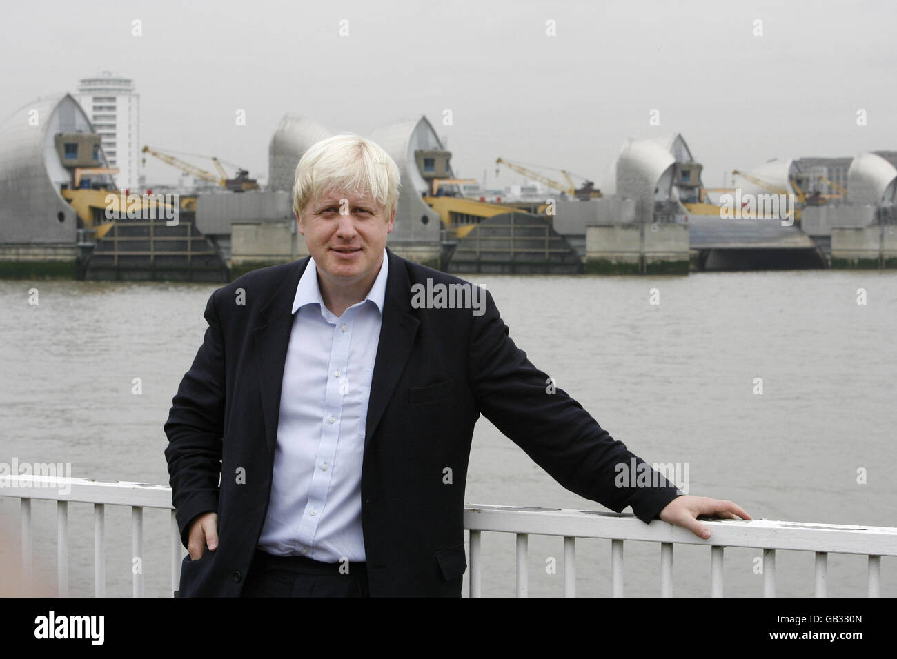 Der Bürgermeister von London, Boris Johnson, startet die Londoner Klimaanpassungsstrategie der Themse Barrier im Osten Londons. Stockfoto