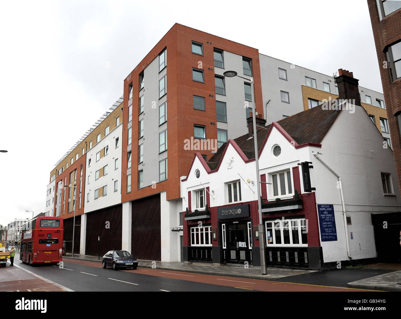 Ein Gemeinschaftliches Eigentumswohnungsschema Auf Uxbridge Road In Ealing Stockfotos und