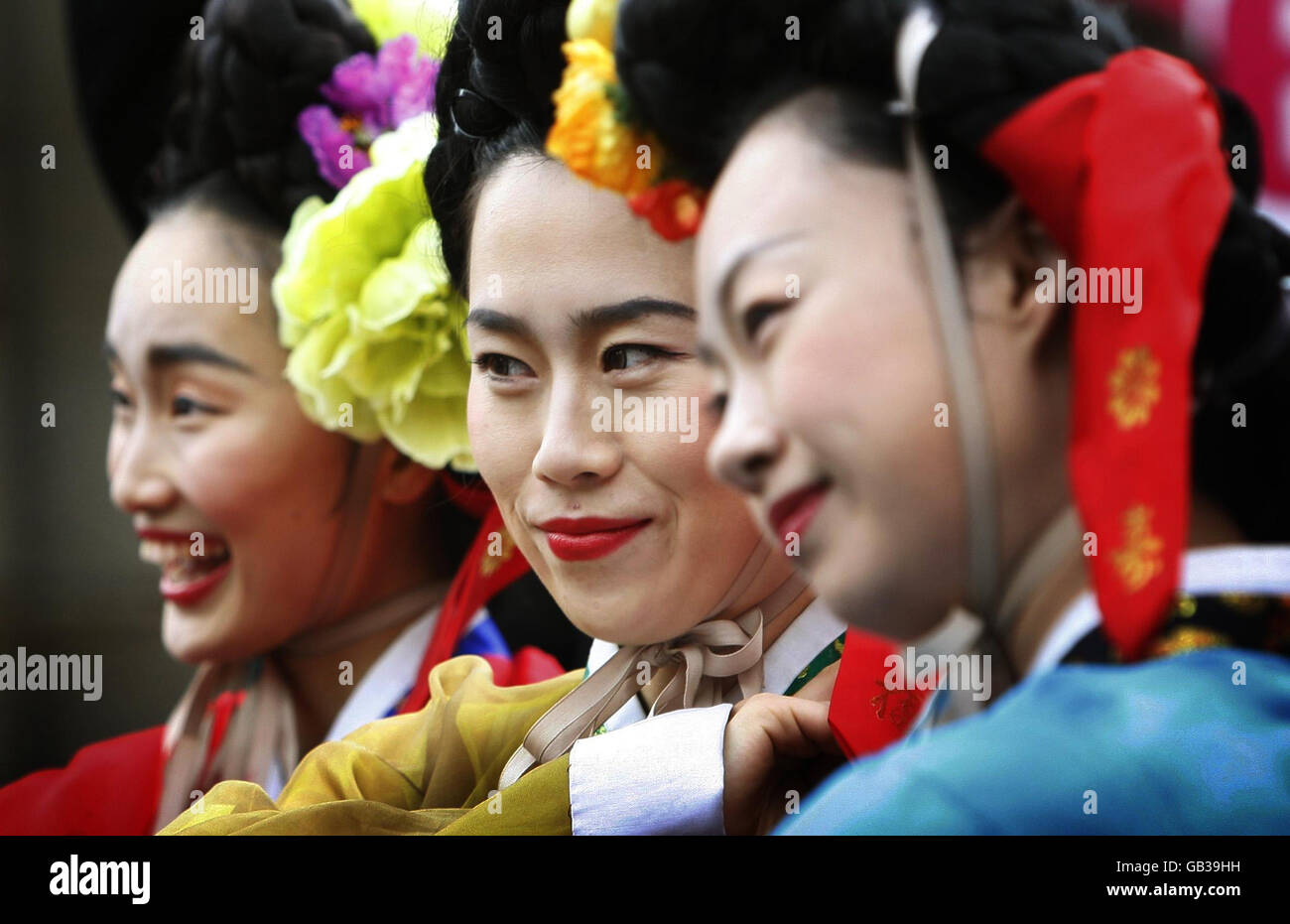 Yo Chunhyang wirbt für ihre Edinburgh Fringe Festival Show auf der Royal Mile in Edinburgh. Stockfoto