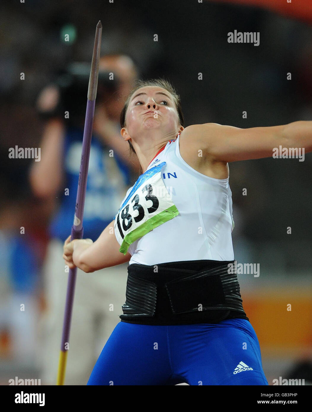 Die britische Goldie Sayers in Aktion beim Frauen-Javelin-Finale im Nationalstadion in Peking während der Olympischen Spiele 2008 in Peking in China. Stockfoto