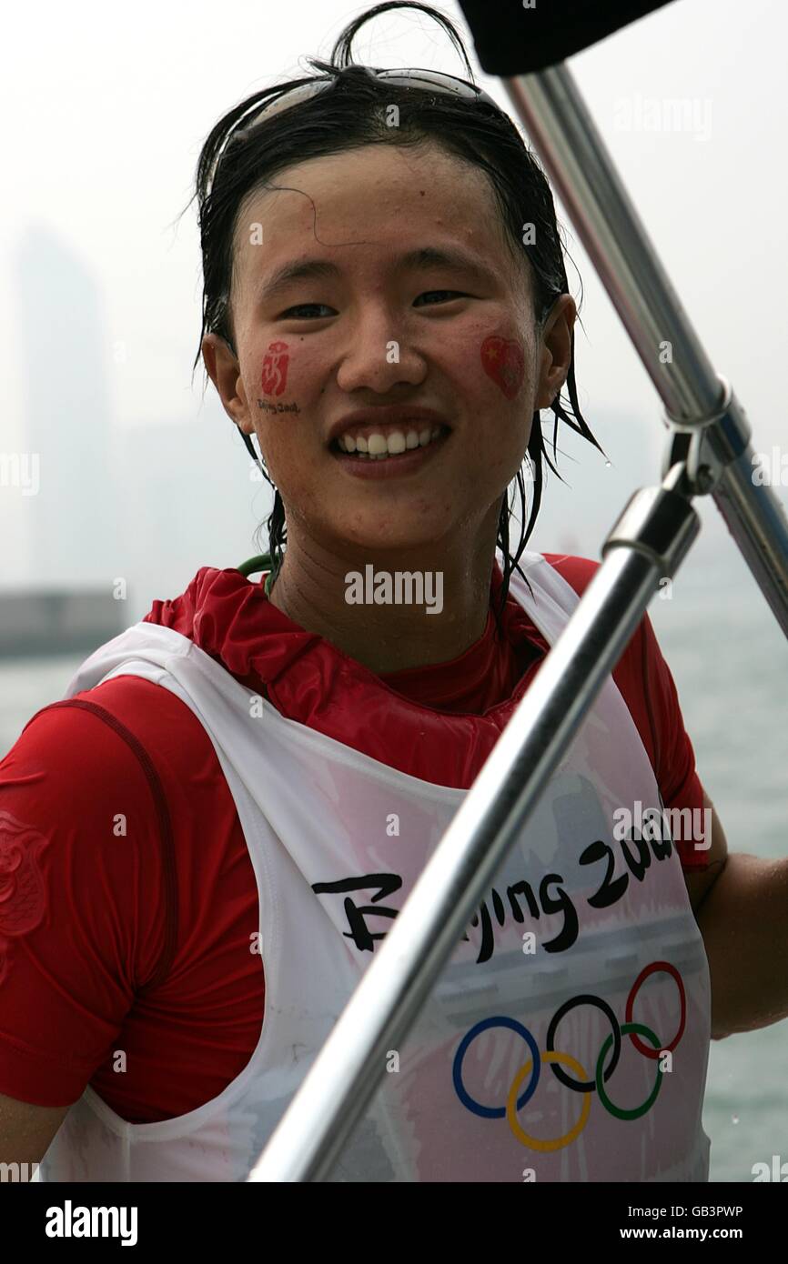 Chinas Lijia Xu, nachdem sie Bronze im Laser der Frauen gewonnen hatte Radiales Medaillenrennen Stockfoto