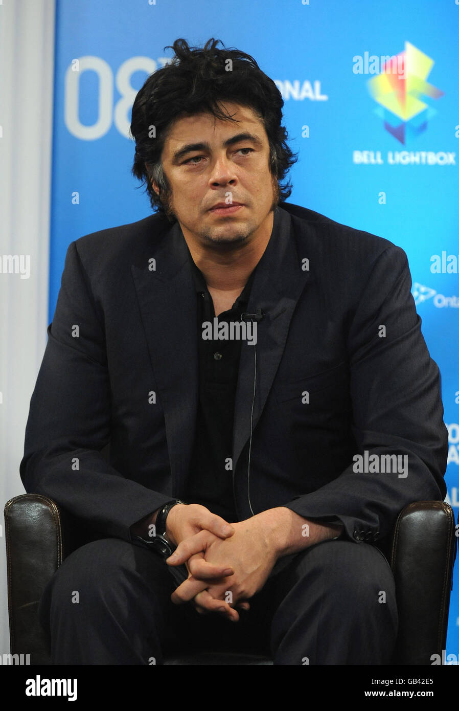 Benicio del Toro wird auf einer Pressekonferenz für Che im Sutton Hotel während des Toronto Film Festivals gesehen. Stockfoto