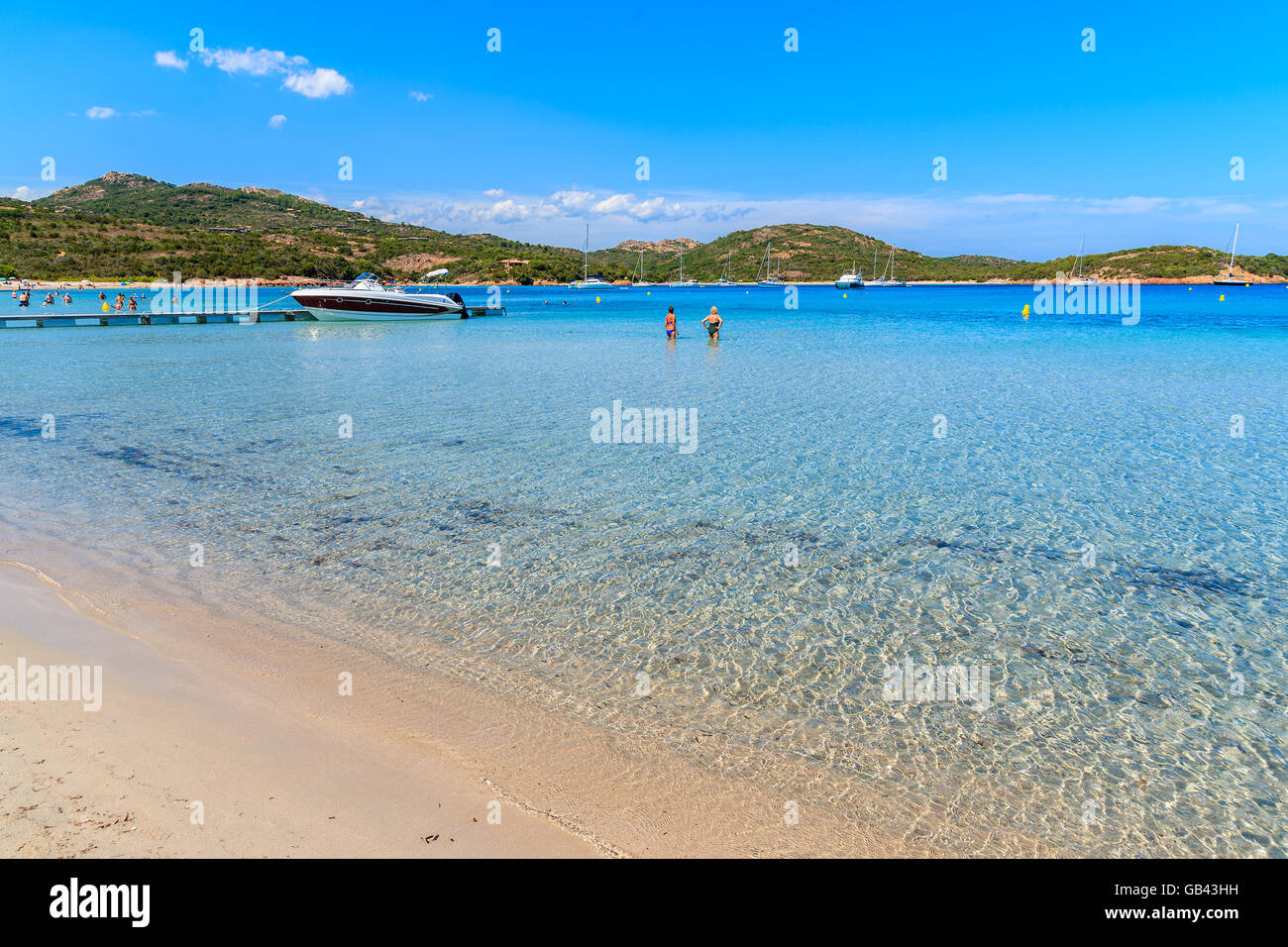 Kristallklares Meerwasser, der Strand von Santa Giulia, Korsika, Frankreich Stockfoto