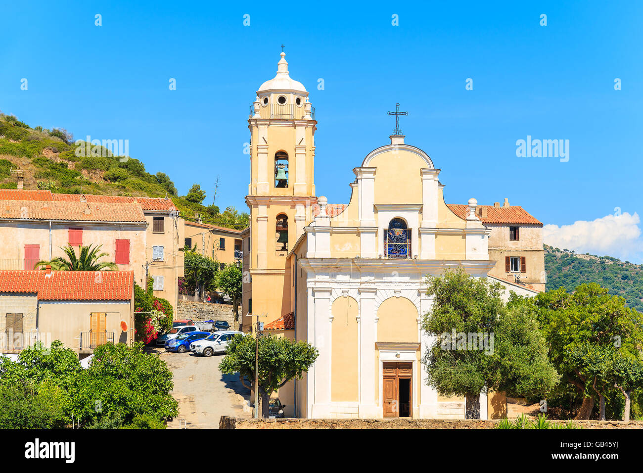 Typische Kirche auf der Insel Korsika in Cargese Dorf, Frankreich Stockfoto