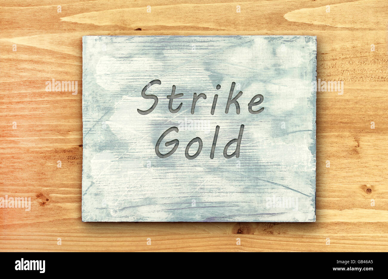 Vintage Hipster motivierenden Satz Hinweis, Strike Gold Zeichen Stockfoto