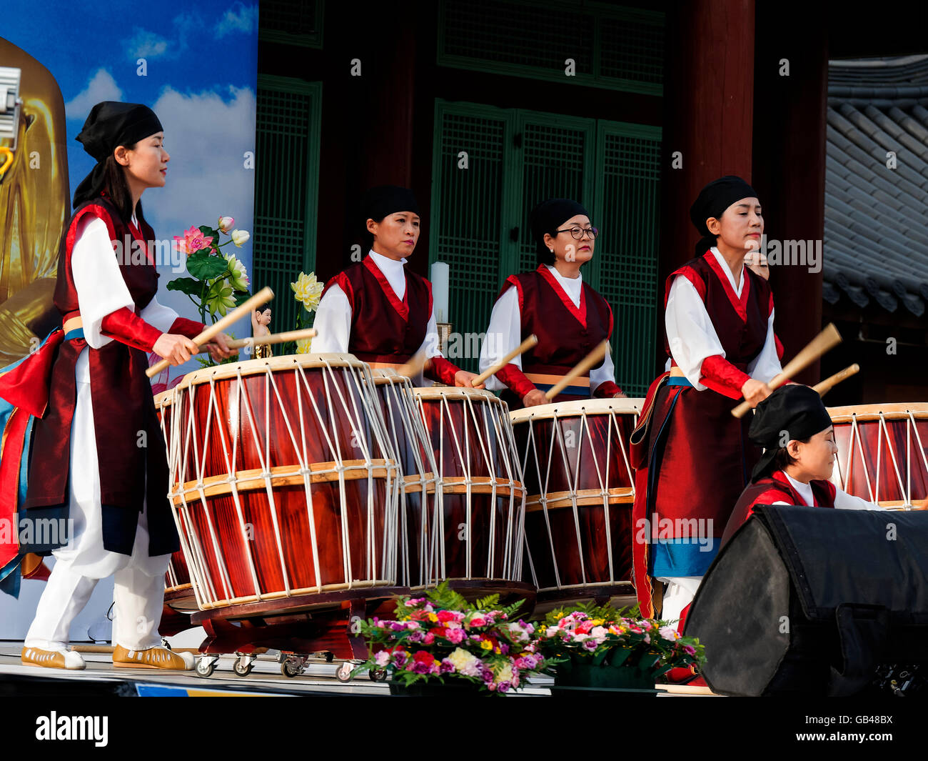 Folklore bei Feierlichkeiten zur Buddhas Geburtstag in Andong, Provinz Gyeongsangbuk-Do, Südkorea, Asien Stockfoto