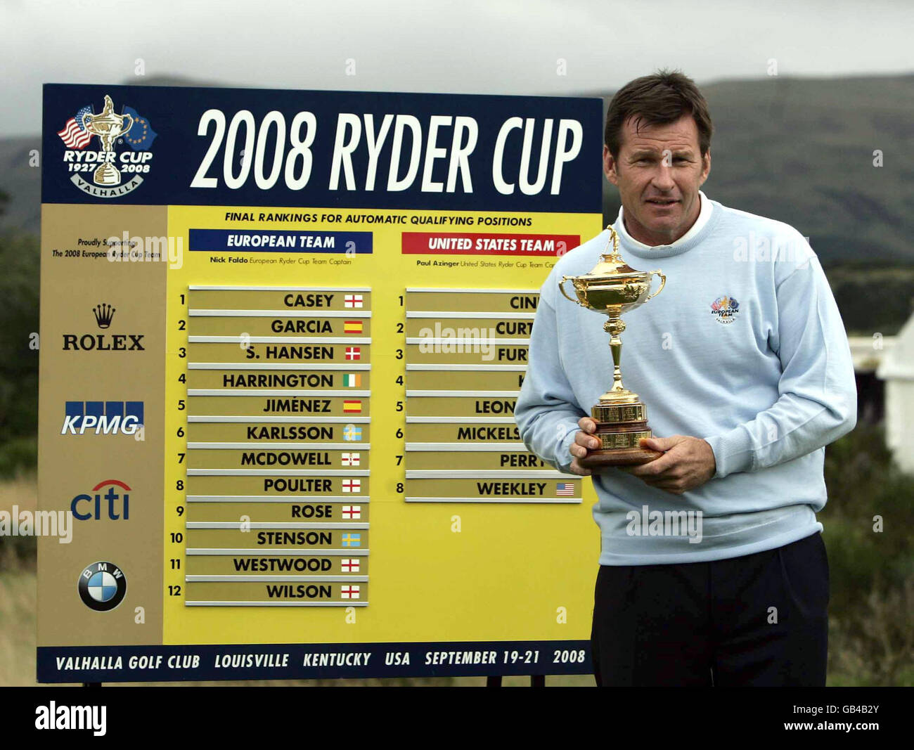 Ryder Cup Kapitän Nick Faldo präsentiert die Namen der beiden europäischen Wild Card-Empfänger, des Englands Ian Poulter und Paul Casey, um das Line-up für die diesjährige Meisterschaft zu vervollständigen, während der Pressekonferenz in Gleneagles, Perthshire. Justin Rose, Soren Hansen und Oliver Wilson haben sich automatisch für ihre Ryder Cup-Debüts qualifiziert. Stockfoto