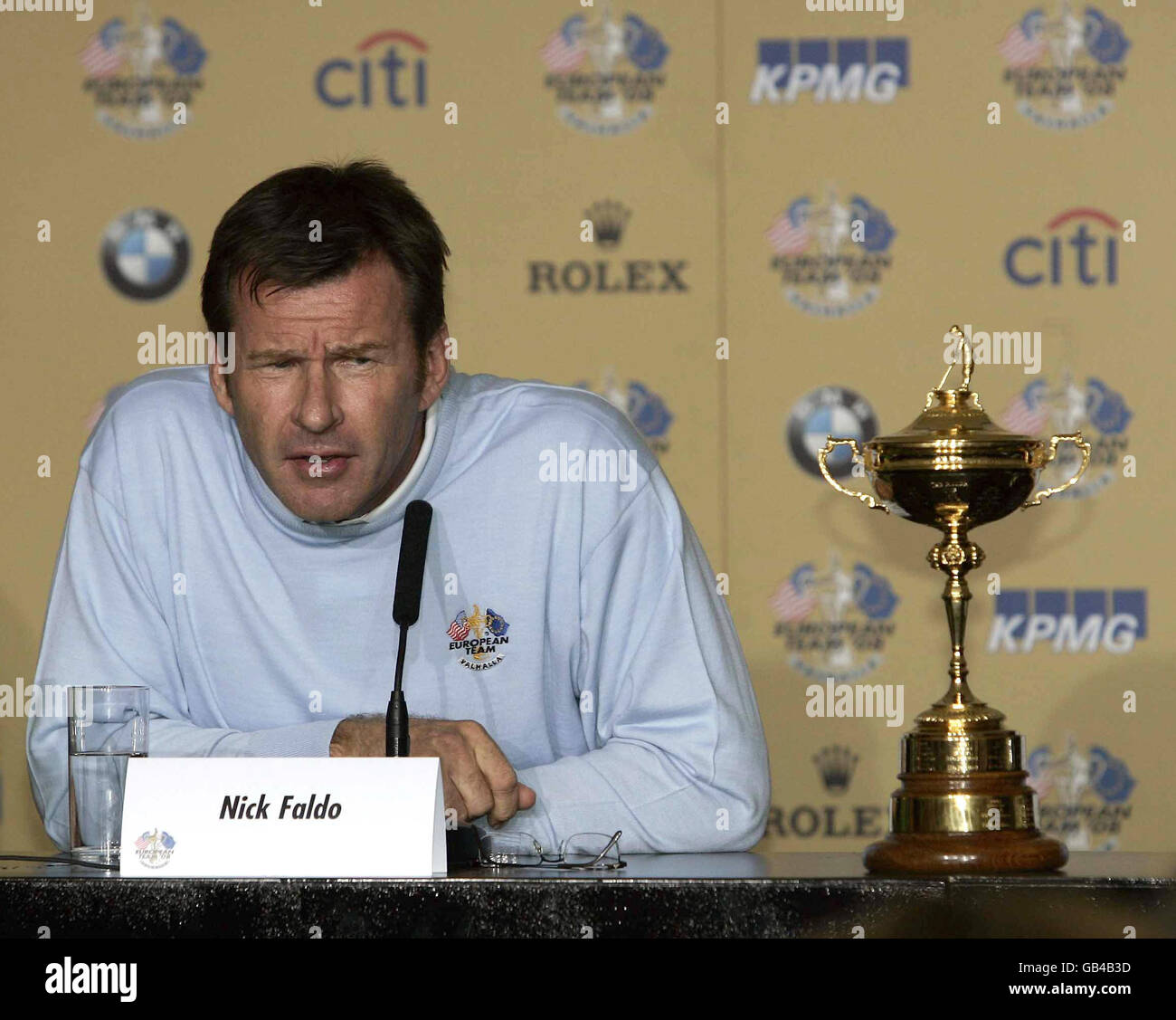 Ryder Cup Kapitän Nick Faldo präsentiert die Namen der beiden europäischen Wild Card-Empfänger, des Englands Ian Poulter und Paul Casey, um das Line-up für die diesjährige Meisterschaft zu vervollständigen, während der Pressekonferenz in Gleneagles, Perthshire. Justin Rose, Soren Hansen und Oliver Wilson haben sich automatisch für ihre Ryder Cup-Debüts qualifiziert. Stockfoto